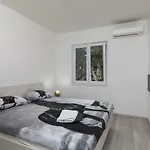Apartment Spacious With Terrace Near Old Town Dubrovnik