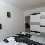 Spacious With Terrace Near Old Town Apartment *