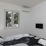 Spacious With Terrace Near Old Town Apartment
