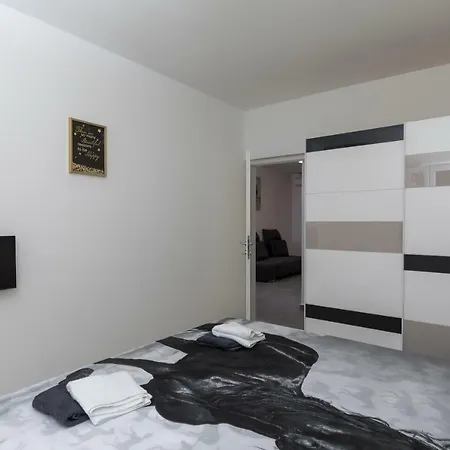 Spacious With Terrace Near Old Town Appartamento *